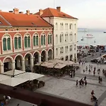Loft At Republic Square Split