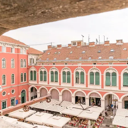 Loft At Republic Square Split