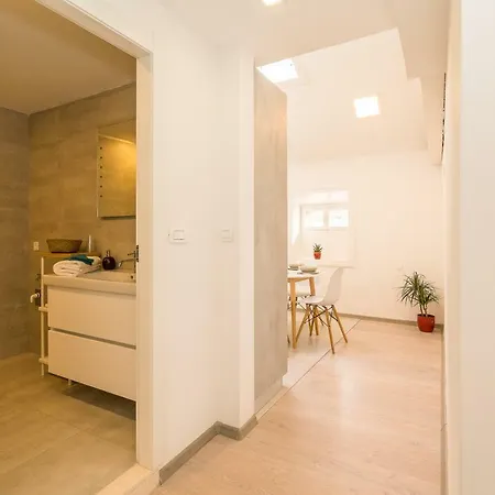Apartment Loft At Republic Square Split