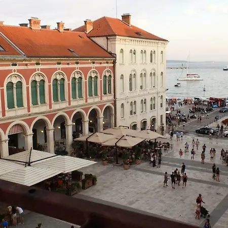 Loft At Republic Square Split