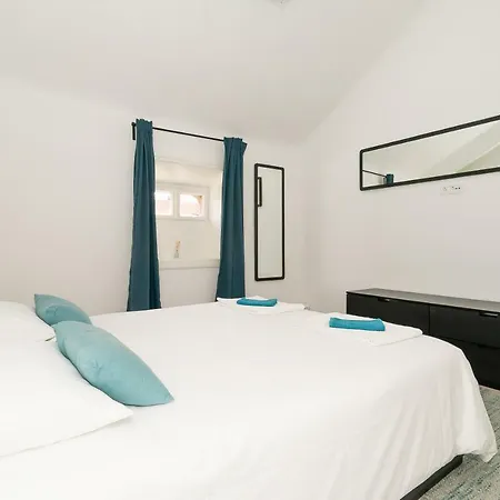 Loft At Republic Square