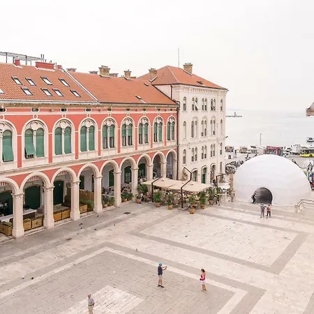 Loft At Republic Square Split