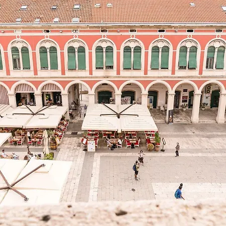 דירה Loft At Republic Square *