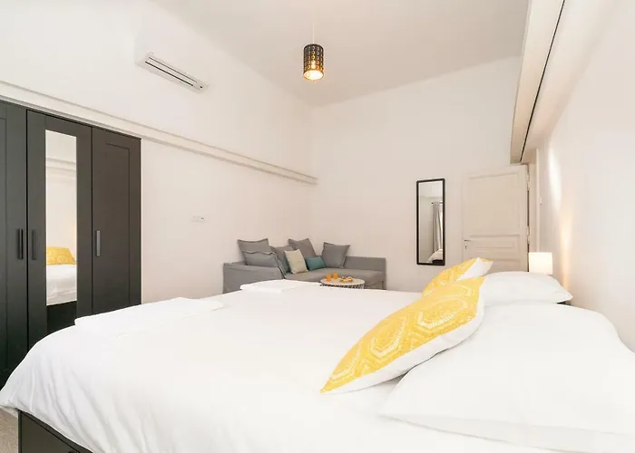 Loft At Republic Square *