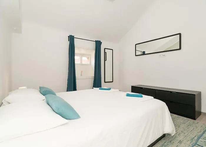 Loft At Republic Square