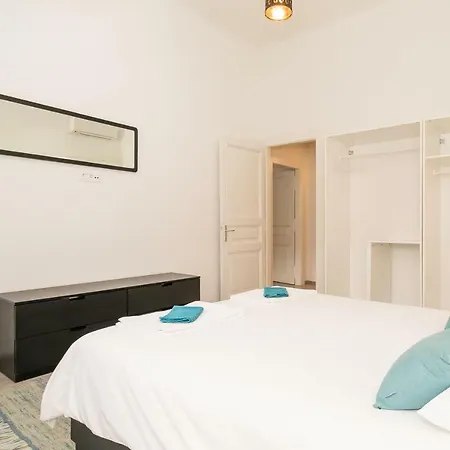 דירה Loft At Republic Square *