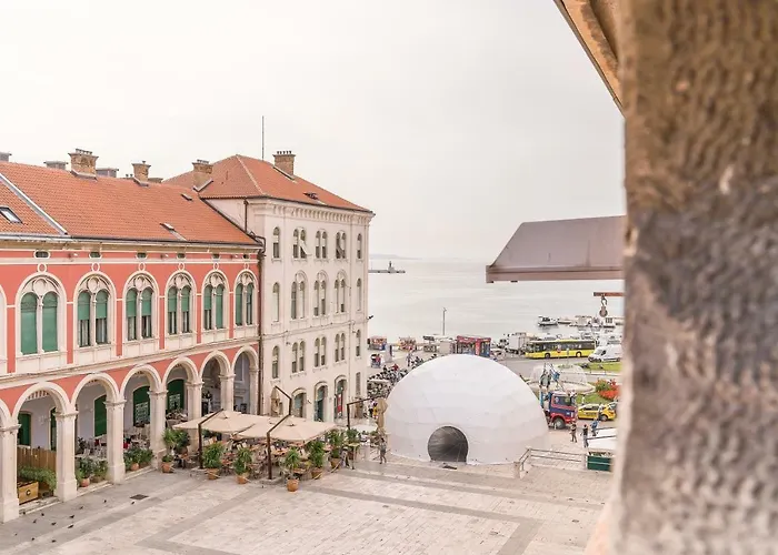 Loft At Republic Square דירה